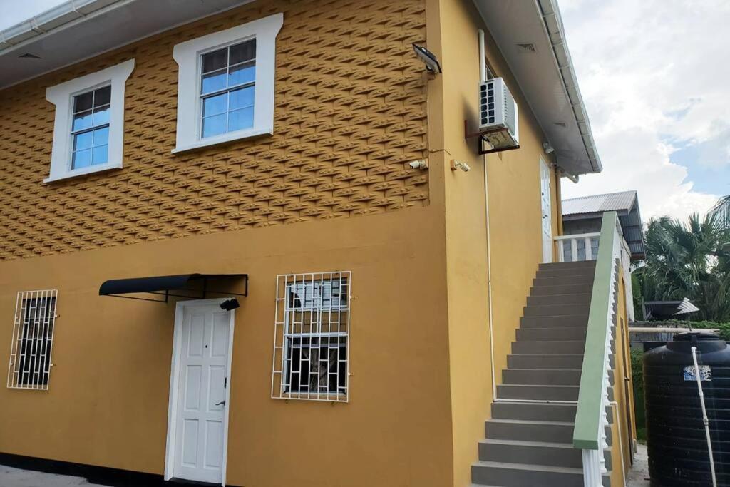 Upstairs 2 Bedroom Avalon Regia Apartment Georgetown Exterior photo